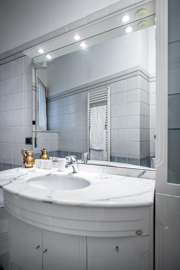 Yid Elegant Apt With Garage Florencia Exterior foto