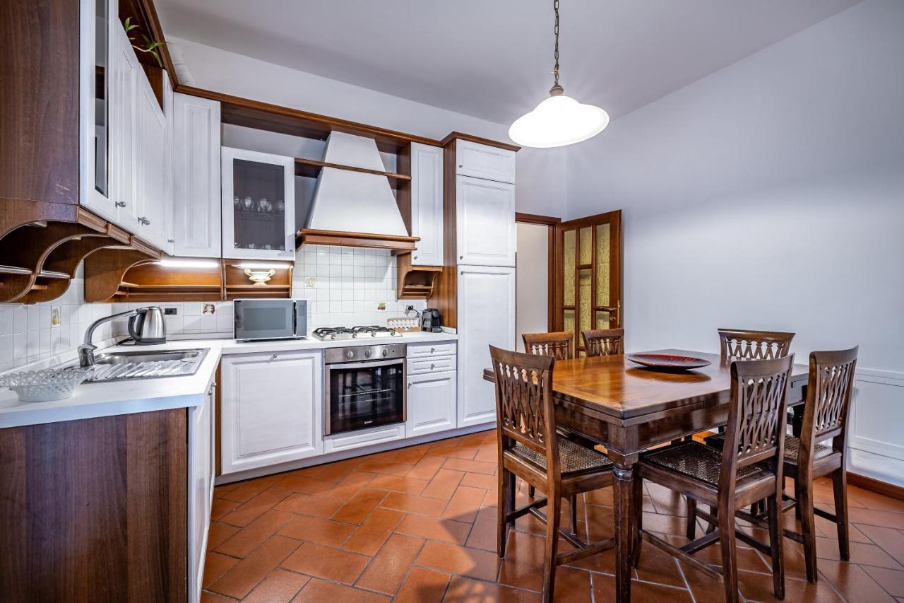 Yid Elegant Apt With Garage Florencia Exterior foto